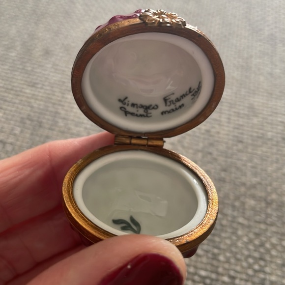 Cute Limoges Raspberry Box - Picture 3 of 4